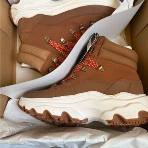 SOREL Kinetic Breakthru Conquest Boots in Tan Size 10 Lace Up Sneaker New In Box